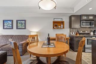 Cozy Oasis 2BR with Hot Tub and Gym 10 Mins to DT - 1