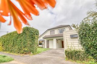 Stylish One-Tree-Hill Home - Entire House, Lucky U - 0