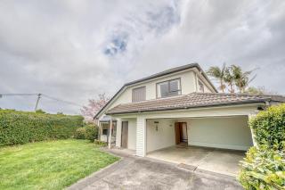 Stylish One-Tree-Hill Home - Entire House, Lucky U - 5