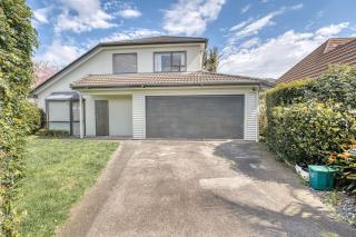 Stylish One-Tree-Hill Home - Entire House, Lucky U - 2