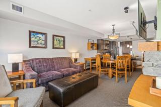 Cozy Oasis 2BR with Hot Tub and Gym 10 Mins to DT - 4