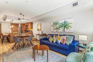 Contemporary 2BR with hot tub and Mountain Views - 5