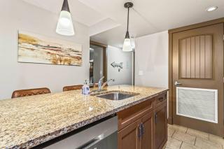 Contemporary 2BR with hot tub and Mountain Views - 2