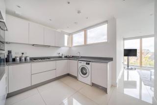 Elegant One Bed Penthouse with Terrace - 7