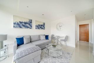 Elegant One Bed Penthouse with Terrace - 6