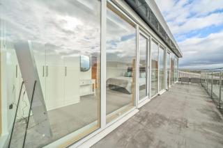 Elegant One Bed Penthouse with Terrace - 1