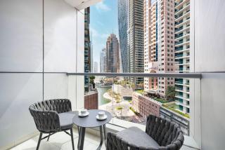 StayMada - Torch Tower Stunning Balcony City Views - 5
