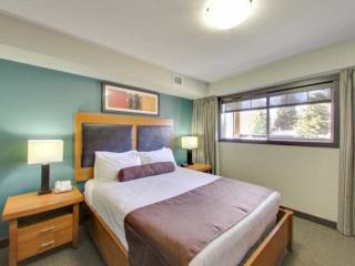 Cozy Condo With Hot Tub Gym and Underground Parking - 9