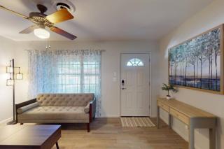 Bluebonnet Bungalow Cozy Navasota Getaway - 4