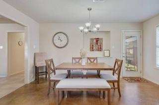 The Sterling House Your Comfortable Getaway - 7