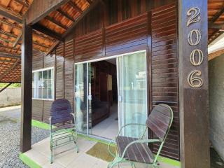 Casa Bombas para até 12 pessoas, 3 dormitórios com Ar Condicionado - 9