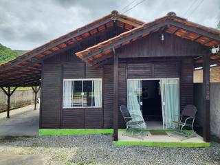 Casa Bombas para até 12 pessoas, 3 dormitórios com Ar Condicionado - 8