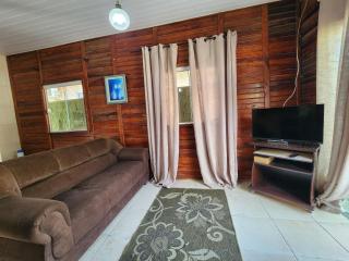 Casa Bombas para até 12 pessoas, 3 dormitórios com Ar Condicionado - 2