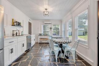 Levi Hall Cow Suite - 9