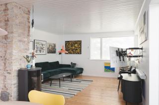 Stylish Central 4-Bedroom House with Hot Tub, Sauna and Garden - 9