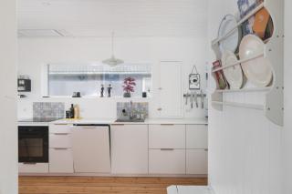 Stylish Central 4-Bedroom House with Hot Tub, Sauna and Garden - 3