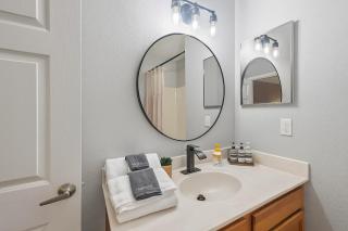 3-BR Condo BBQ Heated Pool Near DisneyMalls - 1