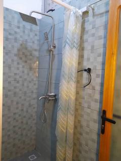 Appartement entré personnelle de 2 chambres salons à fidjrossè cotonou - 5