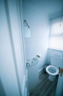 One Bedroom Apartment By Eason Stays Short Lets & Serviced Accommodation Lowestoft With Beach View - 5