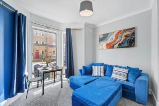 Lowestoft Seaside Escape by Eason Stays, Free Parking next to Sea Front - 2