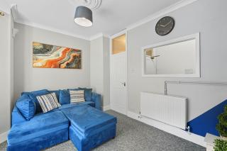 Lowestoft Seaside Escape by Eason Stays, Free Parking next to Sea Front - 1