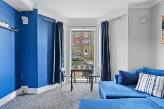 Lowestoft Seaside Escape by Eason Stays, Free Parking next to Sea Front - 5