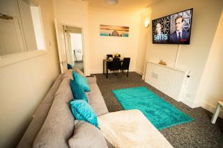 One BR Flat By Eason Stays Short Lets & Serviced Accommodation Lowestoft With Free Parking - 9