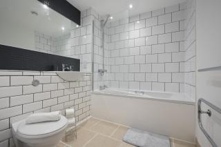 2 BR Apt By Eason Stays Short Lets & Serviced Accommodation Kelham Island Sheffield With Free Wifi - 5