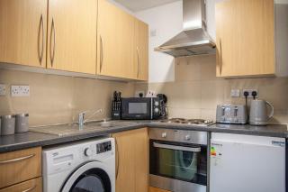 Spacious 1 BR Studio Flat By Eason Stays Short Lets & Serviced Accommodation Derby With Free Wifi - 7