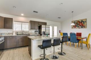 Heart of Dtwn Desert Hot Springs! Stylish Retreat - 9