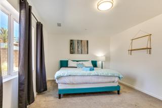 Heart of Dtwn Desert Hot Springs! Stylish Retreat - 2