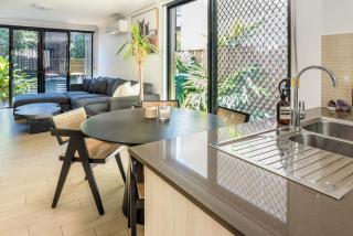 East Village Collective Poolside Urban Ease 15 min to Airport - 0