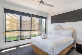 East Village Collective Poolside Urban Ease 15 min to Airport - 1