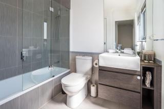 East Village Poolside Apartment - 15 Min to Brisbane Airport - 5