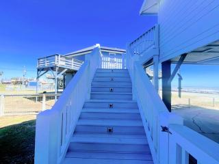 Stylish Wave Watcher - Direct Oceanview Near Jetty - 3