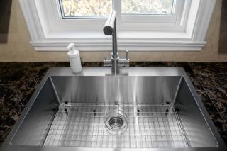 Big Luxury King Suite, Free Parking, Near Downtown - 3