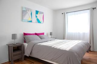 Big Luxury King Suite, Free Parking, Near Downtown - 9