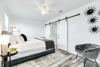 Modern Comfortable & Right Down from Beach - 5