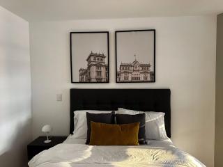 Balcony of the Center, 3 blocks from Central Park - 4