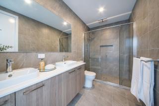 The Peninsula Pearl - Luxe by the Bay with Heated Pool - 4