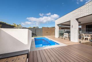 The Peninsula Pearl - Luxe by the Bay with Heated Pool - 4