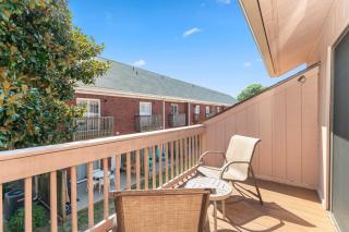 3 min walk to beach, 2 person hot tub, 1 mile drive to airport - 5