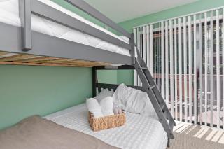 3 min walk to beach, 2 person hot tub, 1 mile drive to airport - 1