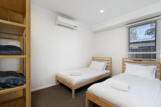 Stylish 3Bedroom Escape in South Canberra - Hosted by Canstay - 5