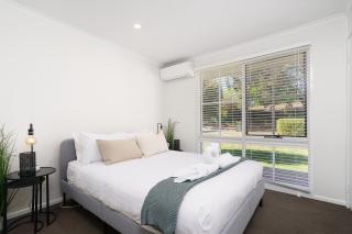 Stylish 3Bedroom Escape in South Canberra - Hosted by Canstay - 9