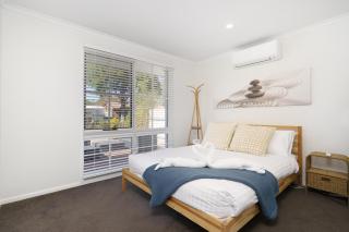 Stylish 3Bedroom Escape in South Canberra - Hosted by Canstay - 8