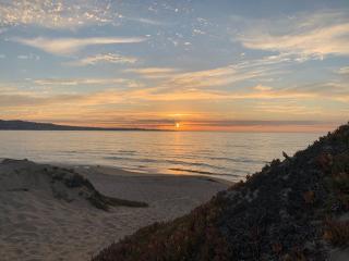 The Ocean View on Monterey Bay, Hot Tub! King Bed! - 1