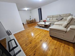 Campbelltown Family Retreat 3-Bedroom Home - 4