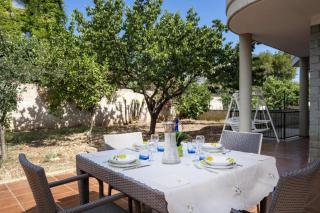 Elisa's - Villa with Garden - 0