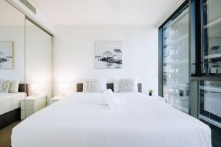 Skyline Serenity 2BR Apt with River & City Views - 6